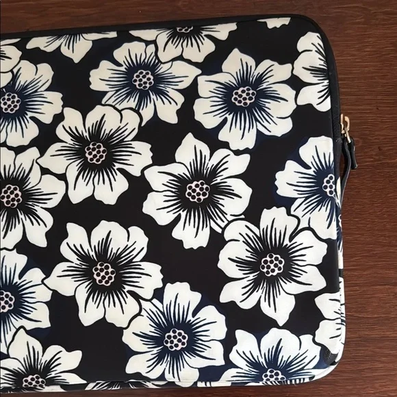 Kate Spade Black and White Floral Laptop Sleeve - Picture 13 of 16